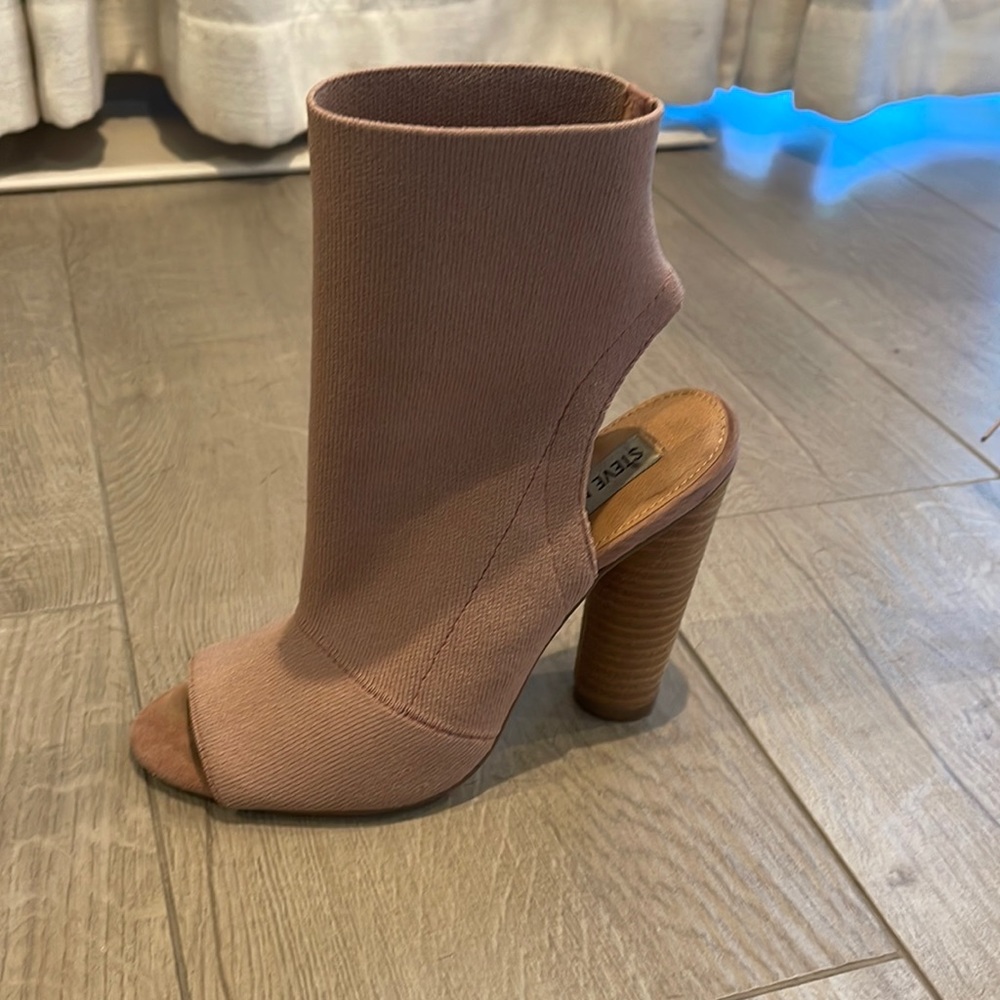 Steve Madden dusty pink open toe cloth booties